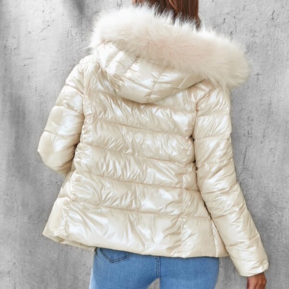 Metallic Black faux fur hood puffer quilted oversized jacket - Picture 7 of 10